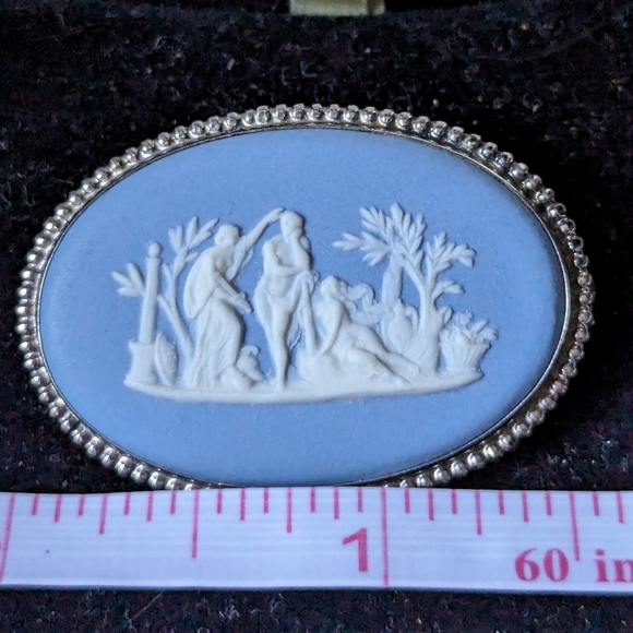 Wedgwood Jasperware Brooch - Vintage in Original Box - Picture 4 of 8